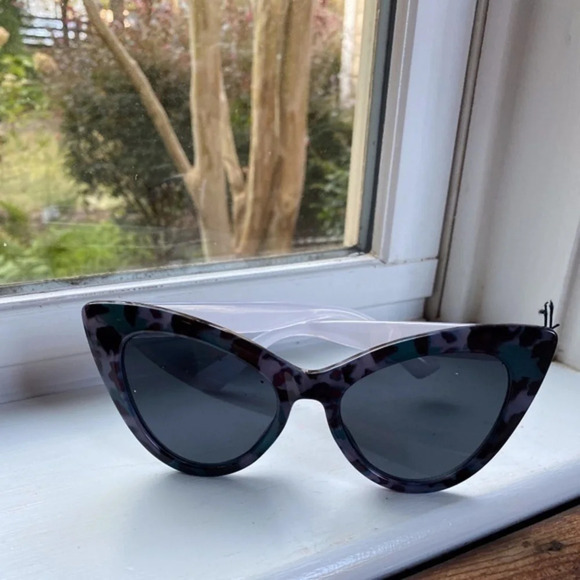 FREE PEOPLE Extreme Cat Eye Sunglasses - Picture 1 of 7